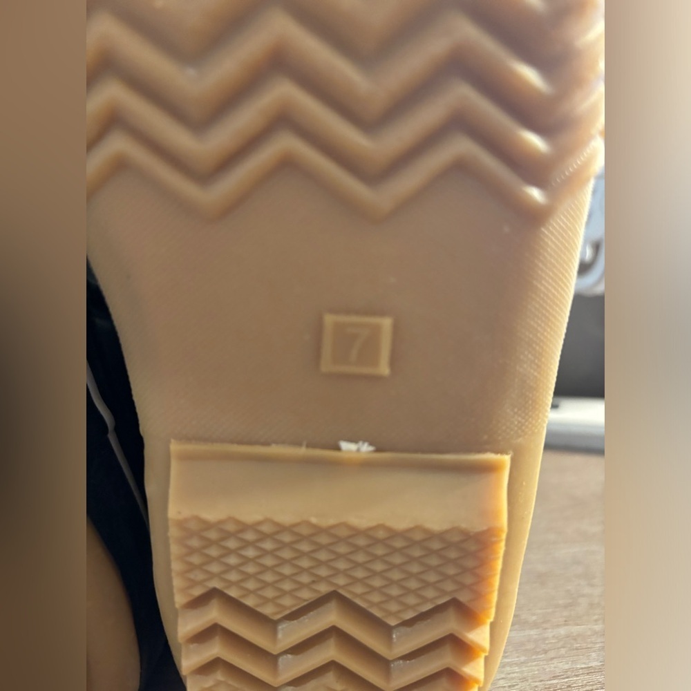 NWT BearPaw Denali Boots - Picture 11 of 13